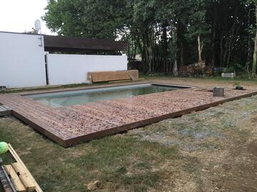 Installation d'une plage de piscine à Pontchâteau